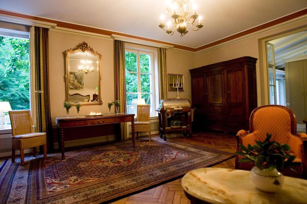 Hotel Restaurant Villa Fayence Wallerfangen Rum bild